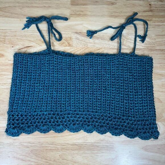 Homemade Crochet Cropped Top, Scalloped Hemline, Single Seam Up Back, Women’s L - Picture 7 of 8
